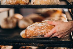 Cottura_del_pane_nel_forno_a_legna_tecniche_e_segreti_8becf595d0